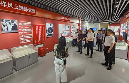 赤峰學(xué)院第二附屬醫院黨委開(kāi)展深入貫徹中央八項規定精神學(xué)習教育主題黨日活動(dòng)
